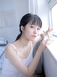 =清纯白嫩美女性感吊带私密福利写真图片(7)